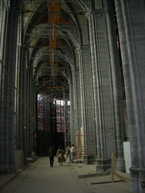 The inside of the Gothic choir (13th century)—this part has been closed to the general public since an earthquake in 2001 led to an ongoing stabilization program, as the scaffolds attest.